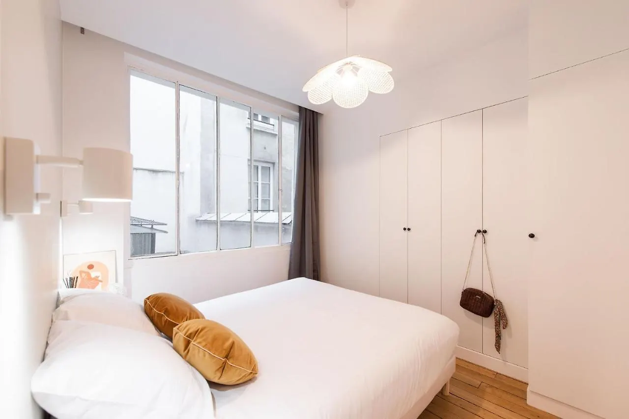 And Renovated Parisian Apartment, 6-7 Guests