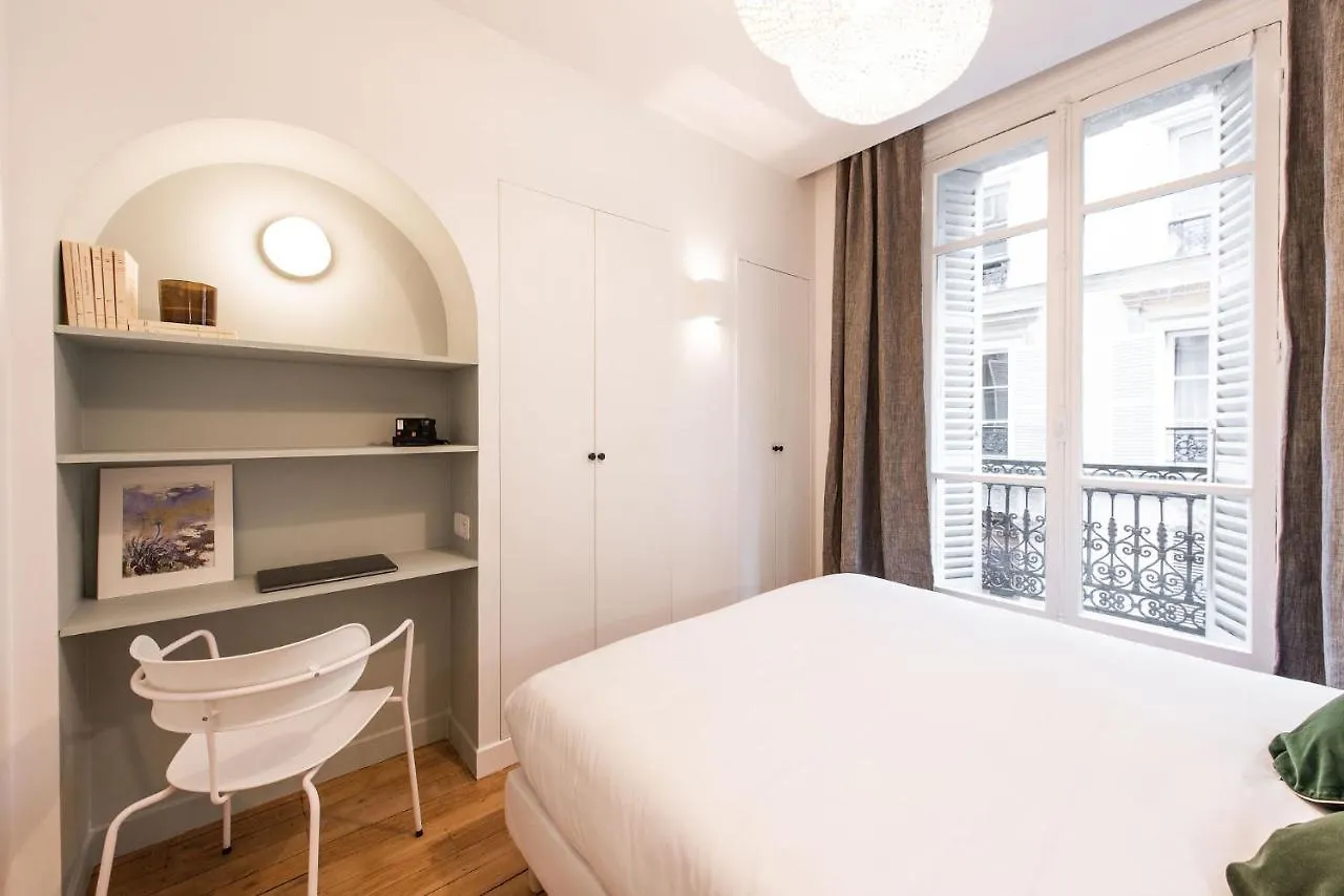 And Renovated Parisian Apartment, 6-7 Guests Apartment