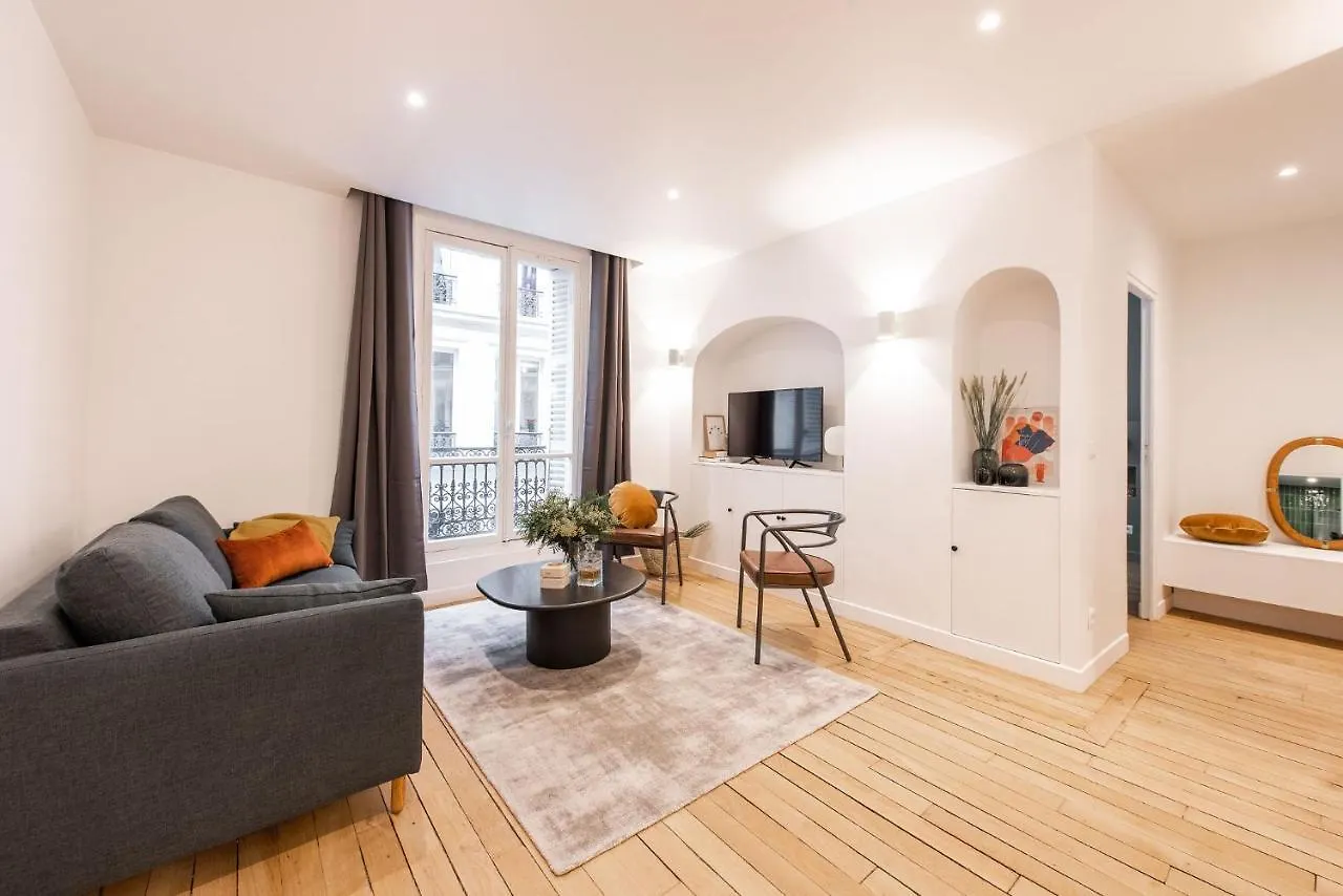 And Renovated Parisian Apartment, 6-7 Guests Апартаменты