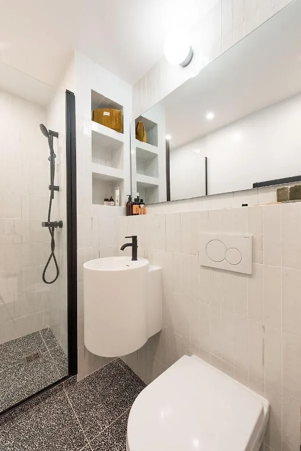 דירה And Renovated Parisian Apartment, 6-7 Guests