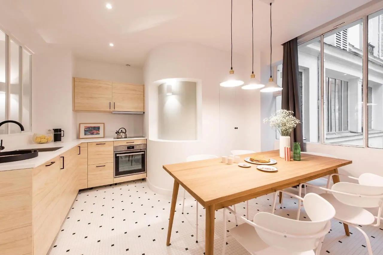 And Renovated Parisian Apartment, 6-7 Guests Lejlighed