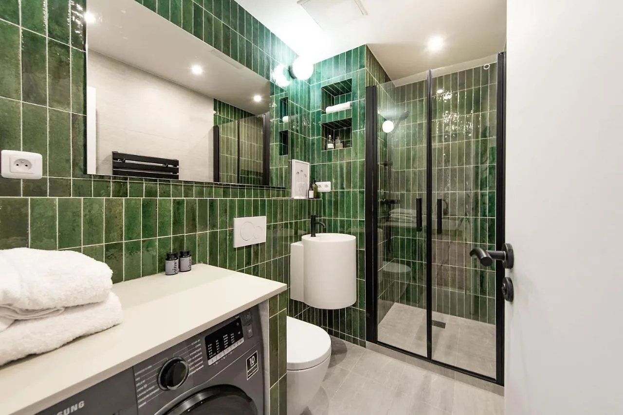 And Renovated Parisian Apartment, 6-7 Guests Apartment *
